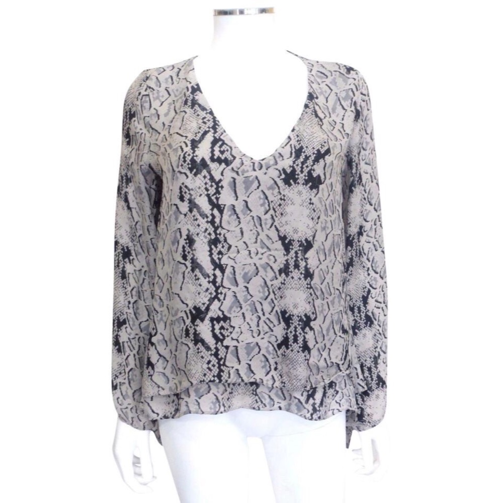 Parker snakeskin top with bell sleeves szM